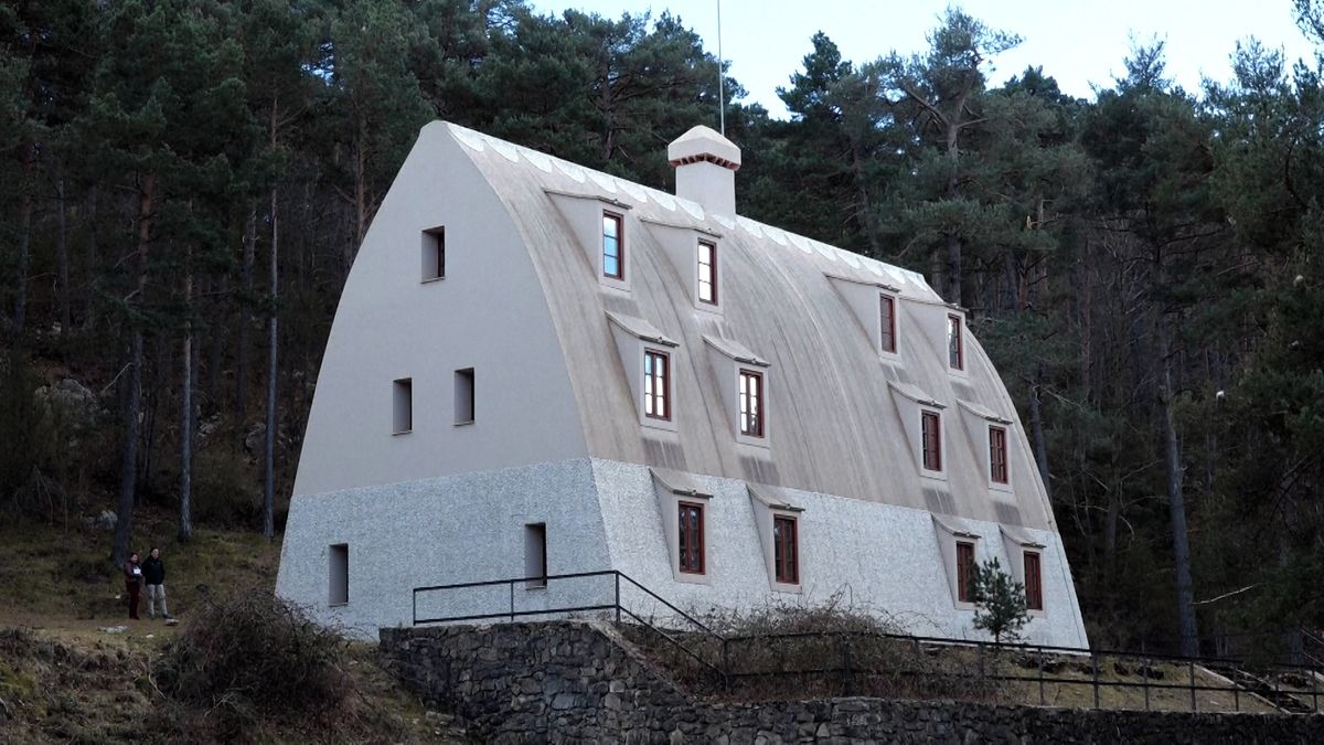 Věděli jste, že Gaudí navrhl i horskou chatu? Jeho autorství potvrdili až nyní
